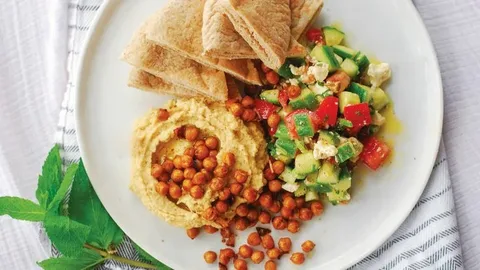 Mixed plate of hummus with sultanas